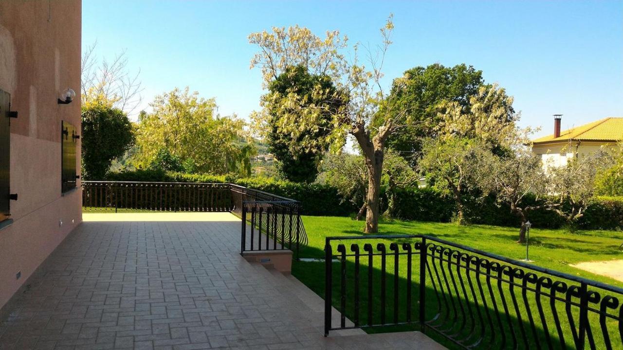 Chalet Delle Rose Saludecio Exterior foto